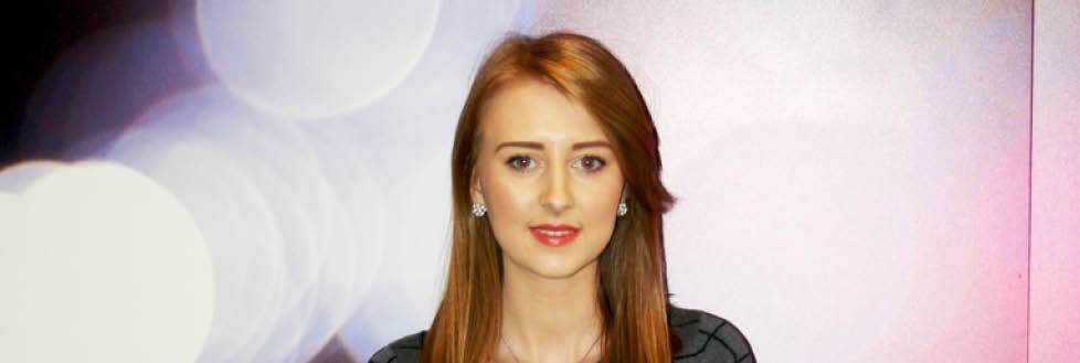 Red headed young woman in front of blurry background